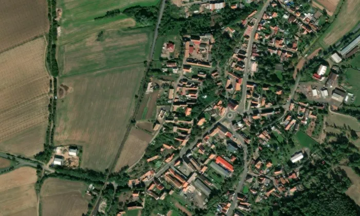 Kostel svatého Jakuba apoštola v Hřivicích – letecký pohled