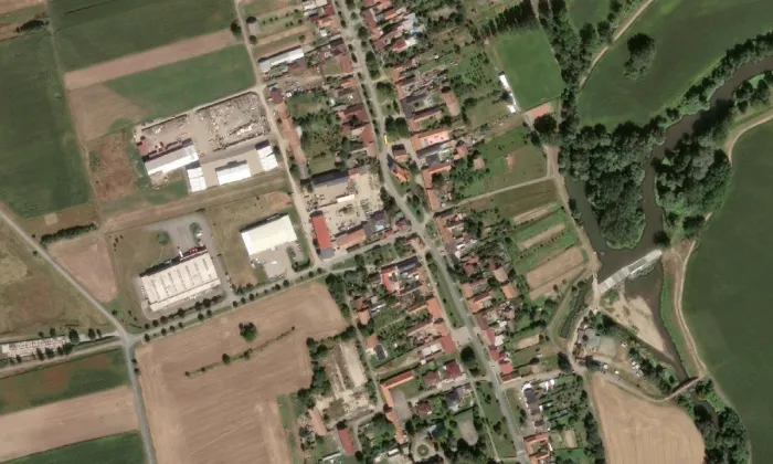 kostel svatého Jakuba Staršího (Cvrčovice) – letecký pohled