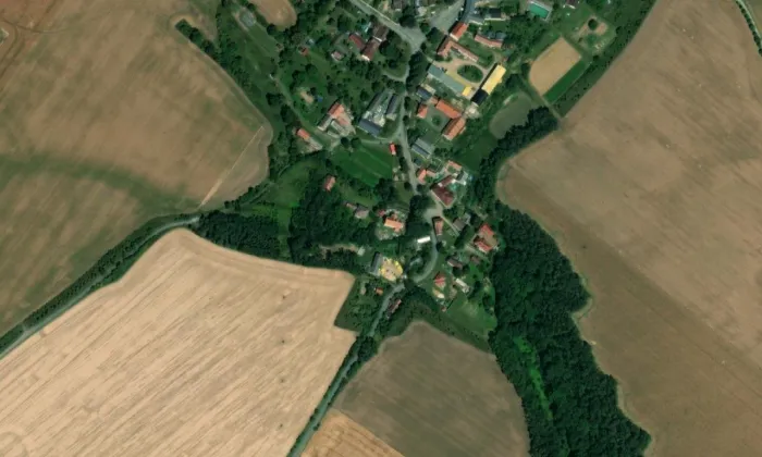 Kostel svatého Jakuba Staršího (Kadlín) – letecký pohled