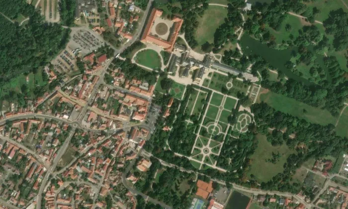 Kostel svatého Jakuba Staršího (Lednice) – letecký pohled