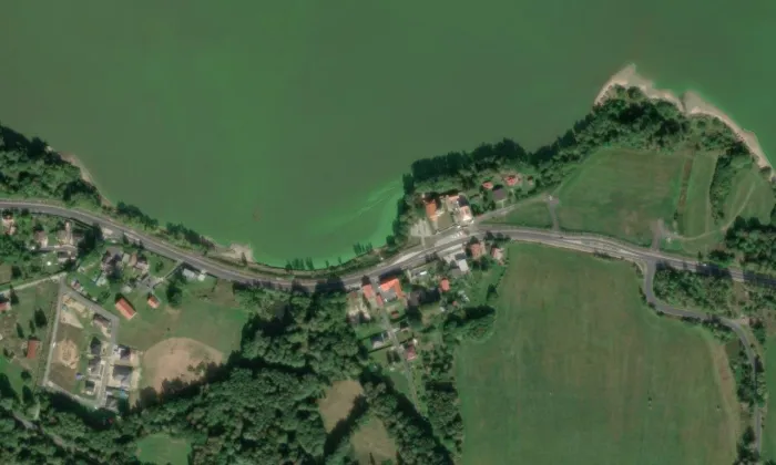 Kostel svatého Jakuba Staršího (Pomezí nad Ohří) – letecký pohled