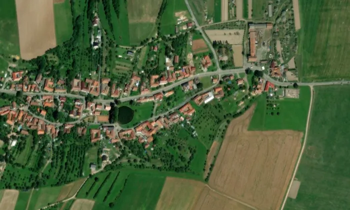 kostel svatého Jakuba Staršího (Rašov) – letecký pohled