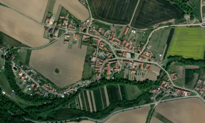 kostel svatého Jakuba Většího (Černín) – letecký pohled