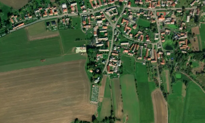 kostel svatého Jakuba Většího (Křeč) – letecký pohled