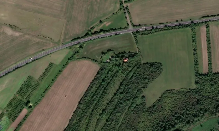 Kostel svatého Jakuba Většího (Lahovice) – letecký pohled