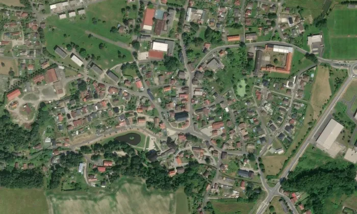 Kostel svatého Jana Křtitele (Skalná) – letecký pohled