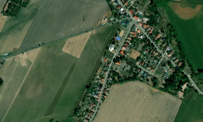 kostel svatého Jana Nepomuckého (Lány na Důlku) – letecký pohled