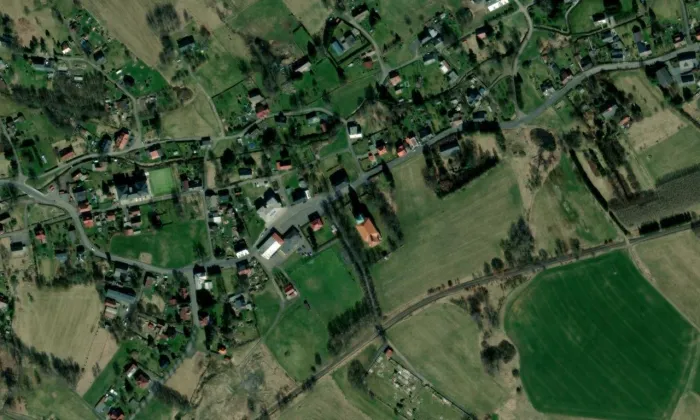 Kostel svatého Jana Nepomuckého ve Starých Křečanech – letecký pohled