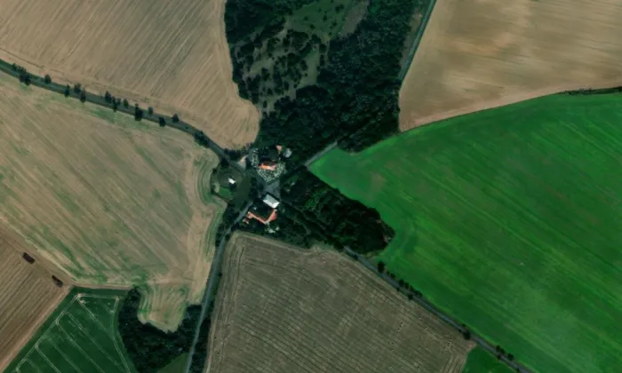 kostel svatého Jiří (Tři Bubny) – letecký pohled