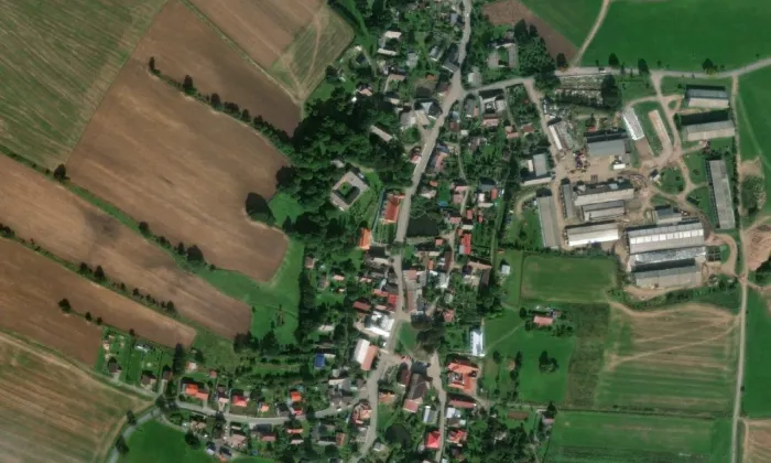 Kostel svatého Kříže (Sněžné) – letecký pohled