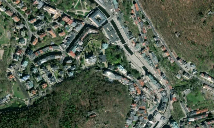 Kostel svatého Lukáše (Karlovy Vary) – letecký pohled