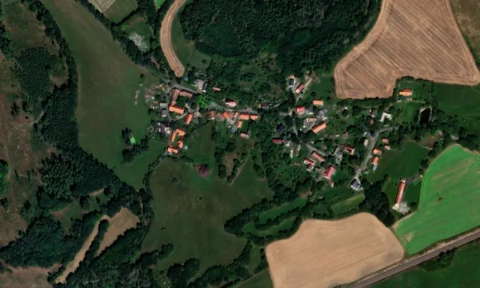 Kostel svatého Martina v Tožici – letecký pohled