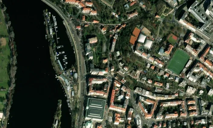 Kostel svatého Michaela archanděla (Praha-Podolí) – letecký pohled