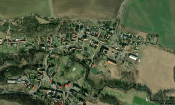 Kostel svatého Michaela archanděla (Bitozeves) – letecký pohled