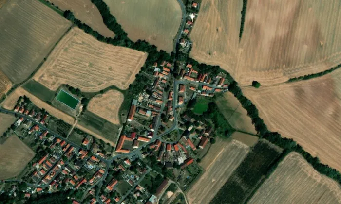 Kostel svatého Michaela archanděla (Milostín) – letecký pohled