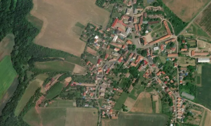 Kostel svatého Mikuláše (Měcholupy) – letecký pohled