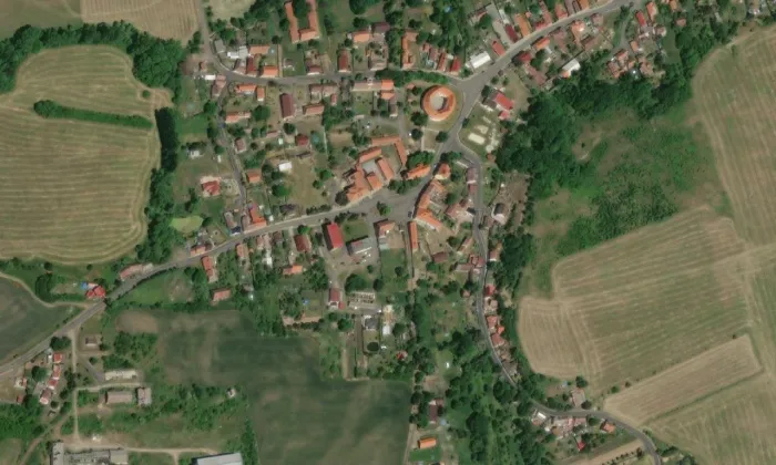 Kostel svatého Mikuláše (Nepomyšl) – letecký pohled