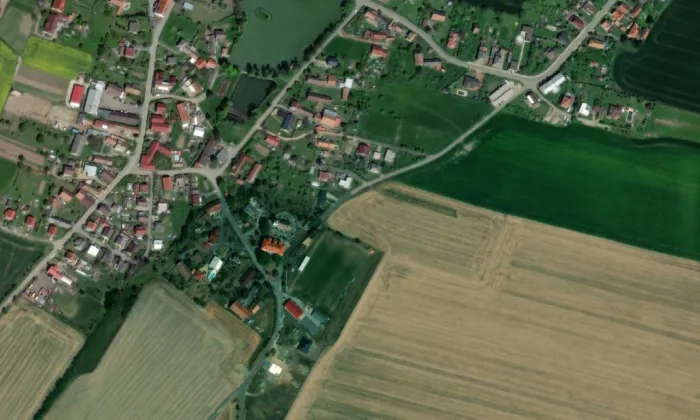 kostel svatého Mikuláše (Stolany) – letecký pohled