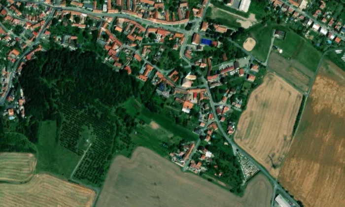 kostel svatého Mikuláše (Veverské Knínice) – letecký pohled