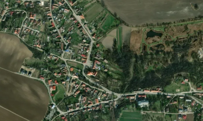 kostel svatého Petra a Pavla (České Křídlovice) – letecký pohled