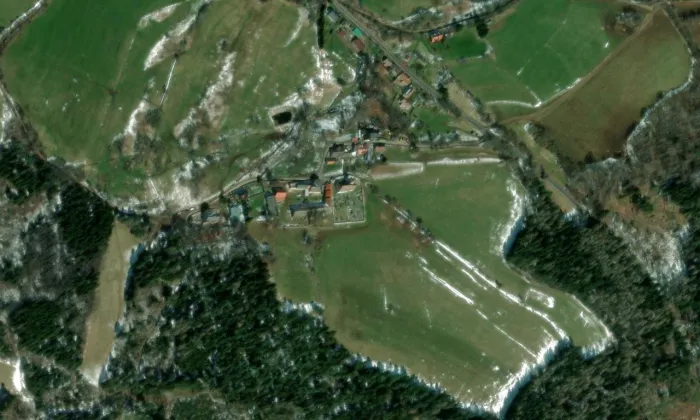 Kostel svatého Petra a Pavla (Albrechtice) – letecký pohled