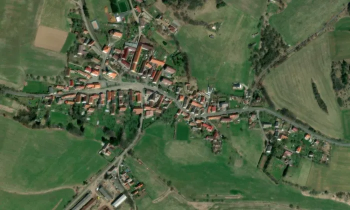 Kostel svatého Petra a Pavla (Budětice) – letecký pohled