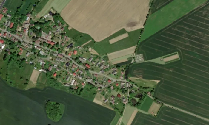 kostel svatého Petra a Pavla (Chlum) – letecký pohled
