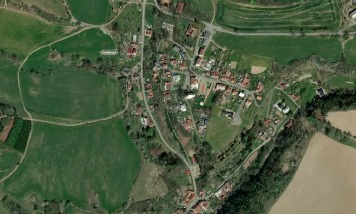 kostel svatého Petra a Pavla (Deštná) – letecký pohled