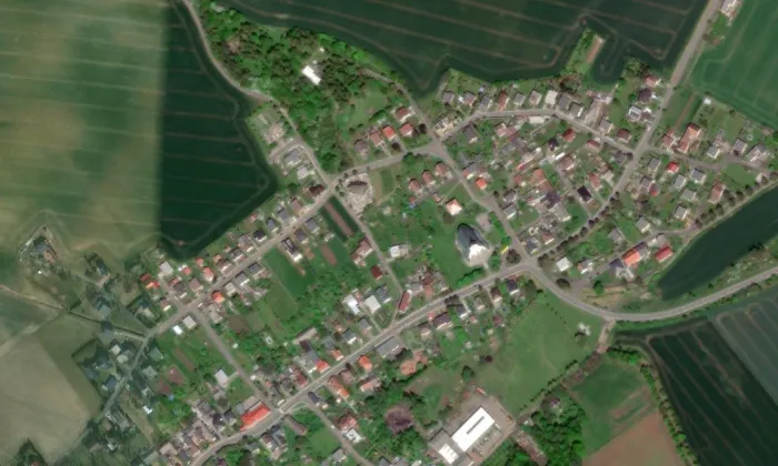 Kostel svatého Petra a Pavla (Hněvošice) – letecký pohled