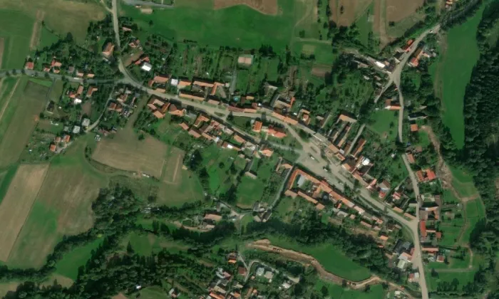 Kostel svatého Petra a Pavla (Horní Bobrová) – letecký pohled