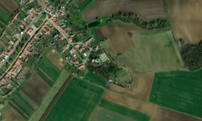 Kostel svatého Petra a Pavla (Kučerov) – letecký pohled