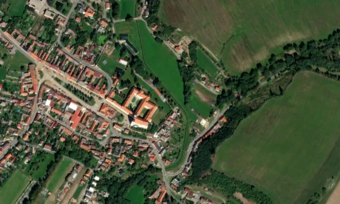 kostel svatého Petra a Pavla (Nová Říše) – letecký pohled