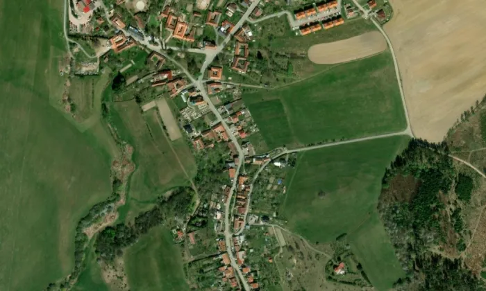 kostel svatého Petra a Pavla (Petrovice) – letecký pohled