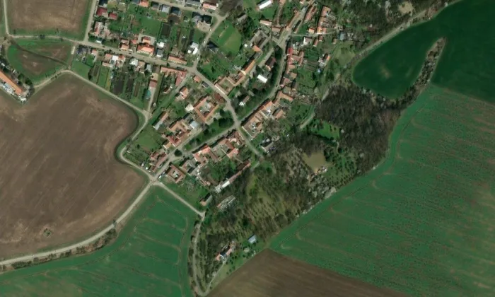 Kostel svatého Petra a Pavla (Podbřežice) – letecký pohled