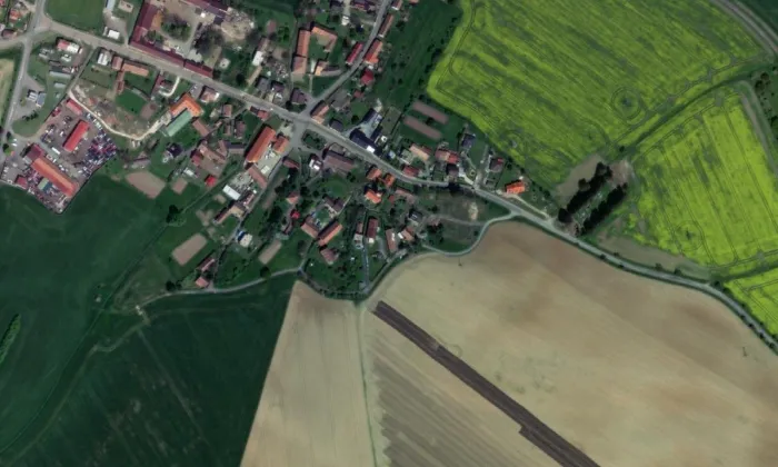 kostel svatého Petra a Pavla (Rozhovice) – letecký pohled