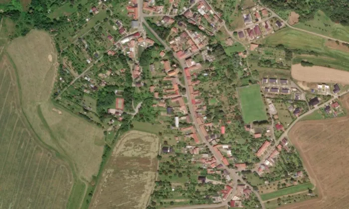 Kostel svatého Petra a Pavla (Těšnovice) – letecký pohled