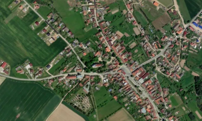 kostel svatého Petra a Pavla (Tasov) – letecký pohled