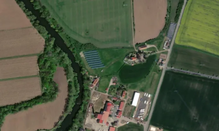 kostel svatého Petra a Pavla v Doksanech – letecký pohled