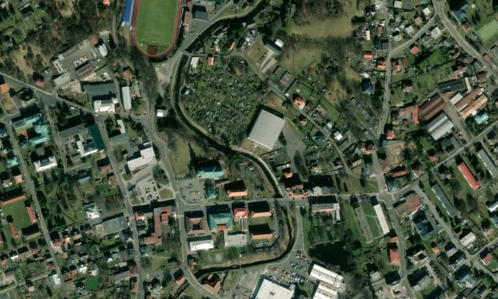 Kostel svatého Petra a Pavla ve Varnsdorfu – letecký pohled