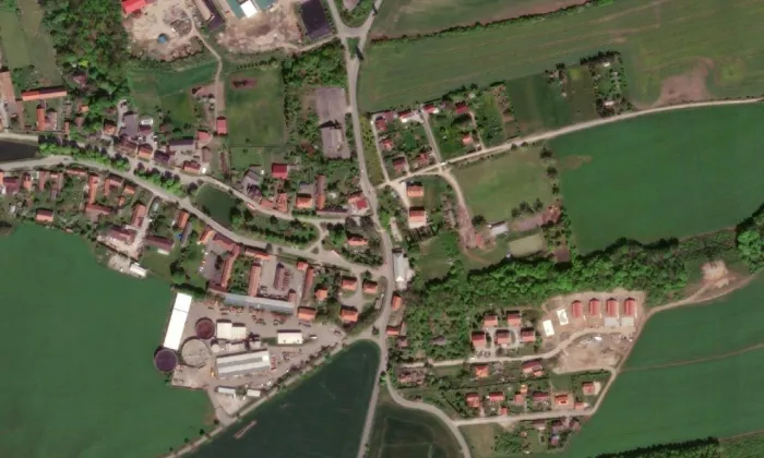 Kostel svatého Stanislava (Mořina) – letecký pohled