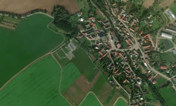 kostel svatého Václava (Radešínská Svratka) – letecký pohled