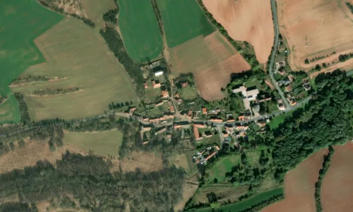 Kostel svatého Víta (Kvílice) – letecký pohled