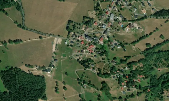 Kostel svatého Víta v Příchovicích – letecký pohled