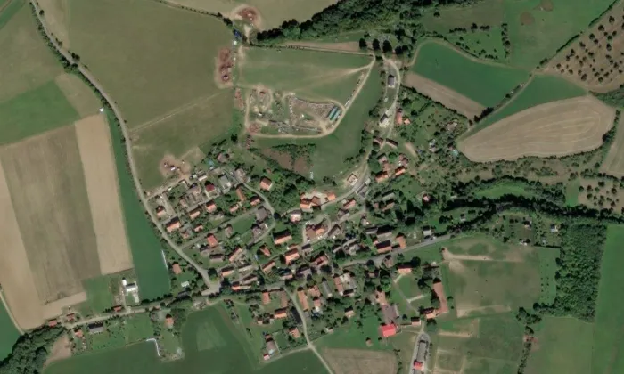 kostel svatého Vavřince (Nezabudice) – letecký pohled