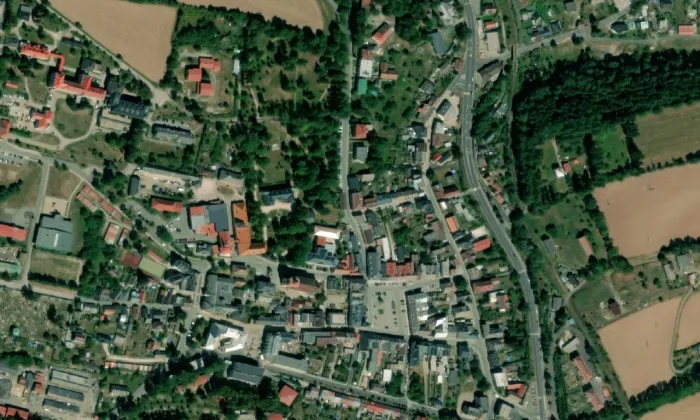 Kostel svatého Vavřince v Jilemnici – letecký pohled