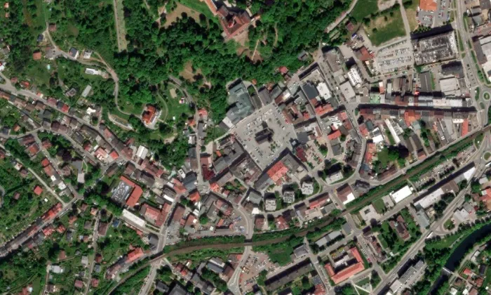 Kostel svatého Vavřince v Náchodě – letecký pohled