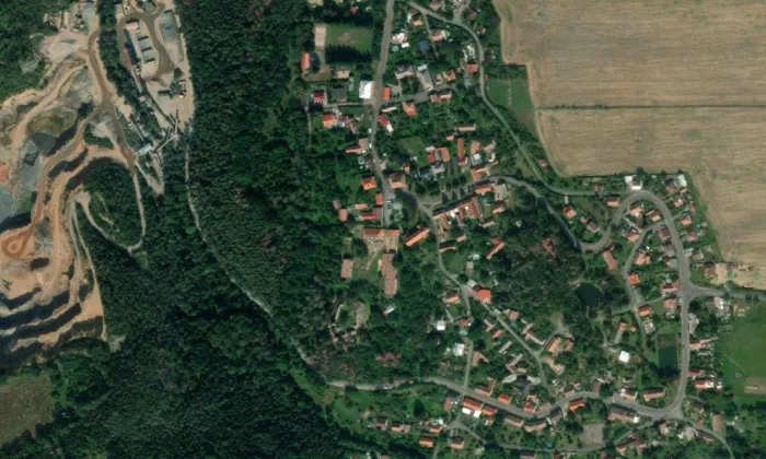 kostel Všech Svatých (Žumberk) – letecký pohled