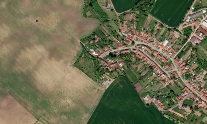 kostel Všech svatých (Dobročkovice) – letecký pohled