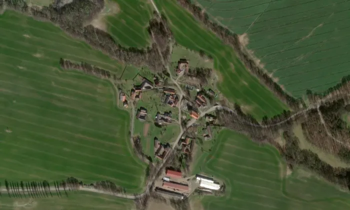 kostel Všech svatých (Janov) – letecký pohled