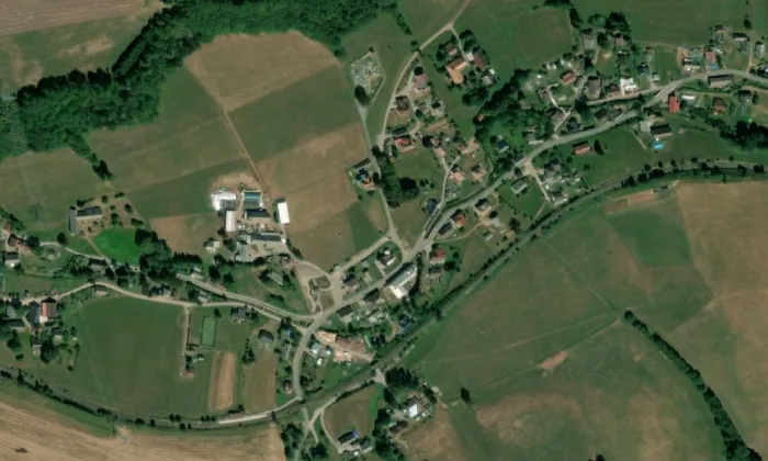 Kostel Všech svatých (Levínská Olešnice) – letecký pohled